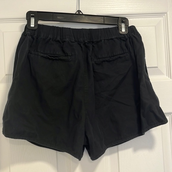 Black pull on Madewell shorts with pockets size small - Picture 3 of 3